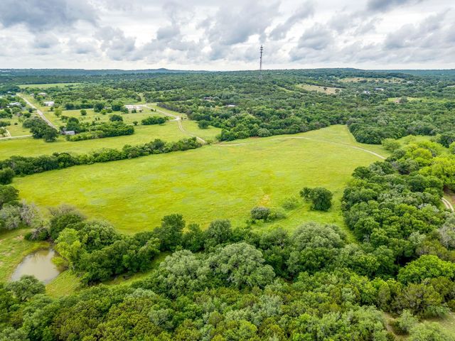 400 S 10th Avenue, Santo, TX 76472