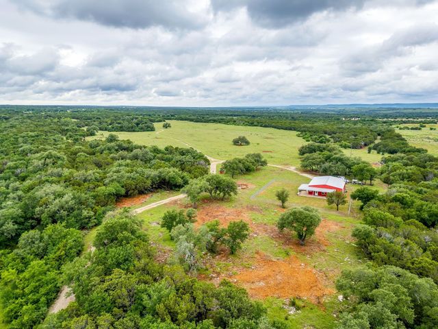 400 S 10th Avenue, Santo, TX 76472