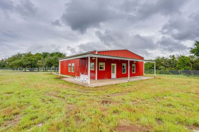 400 S 10th Avenue, Santo, TX 76472