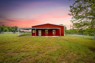 400 S 10th Avenue, Santo, TX 76472