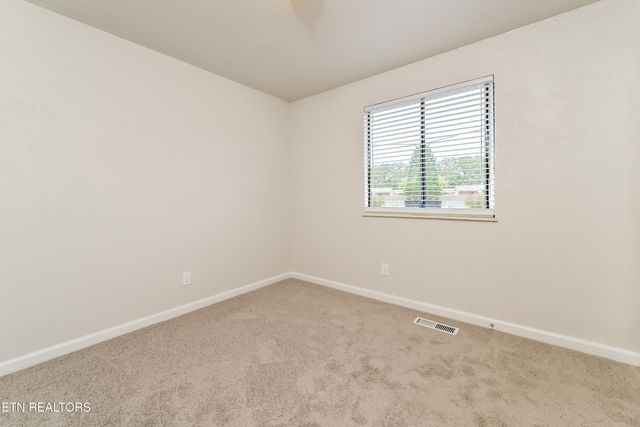 8612 Royal Oaks Drive, Knoxville, TN 37931