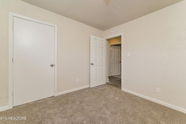 8612 Royal Oaks Drive, Knoxville, TN 37931