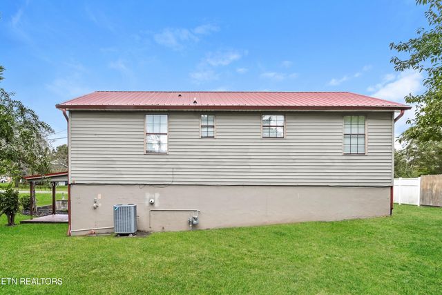 8612 Royal Oaks Drive, Knoxville, TN 37931