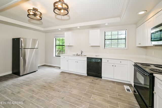 8612 Royal Oaks Drive, Knoxville, TN 37931