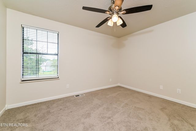 8612 Royal Oaks Drive, Knoxville, TN 37931