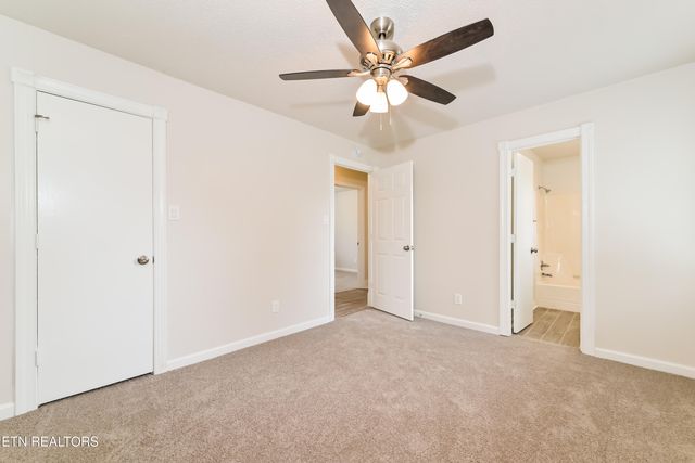 8612 Royal Oaks Drive, Knoxville, TN 37931