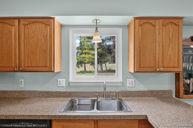 524 Kentucky Drive, Rochester Hills, MI 48307
