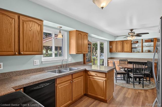 524 Kentucky Drive, Rochester Hills, MI 48307