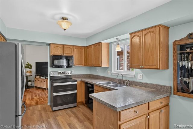 524 Kentucky Drive, Rochester Hills, MI 48307