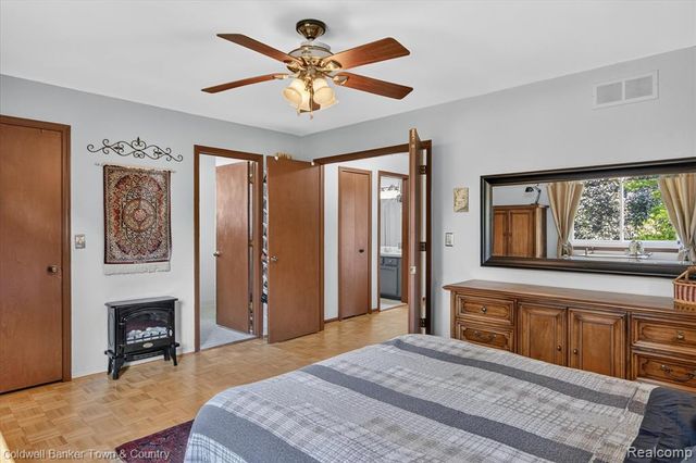 524 Kentucky Drive, Rochester Hills, MI 48307