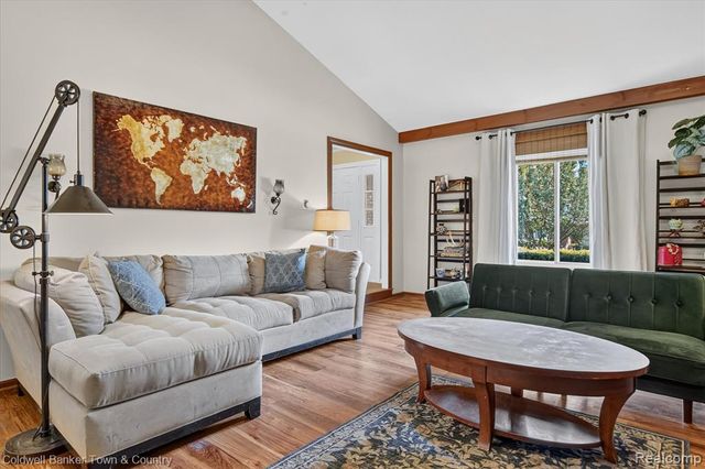 524 Kentucky Drive, Rochester Hills, MI 48307