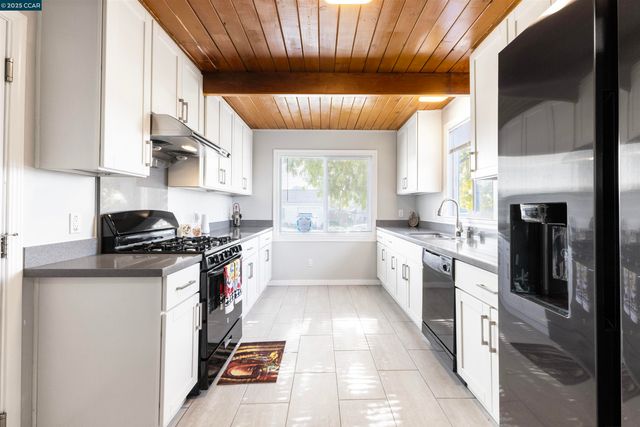 3141 Fairmede Dr, Richmond, CA 94806