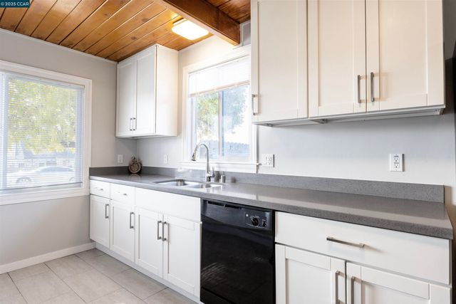 3141 Fairmede Dr, Richmond, CA 94806