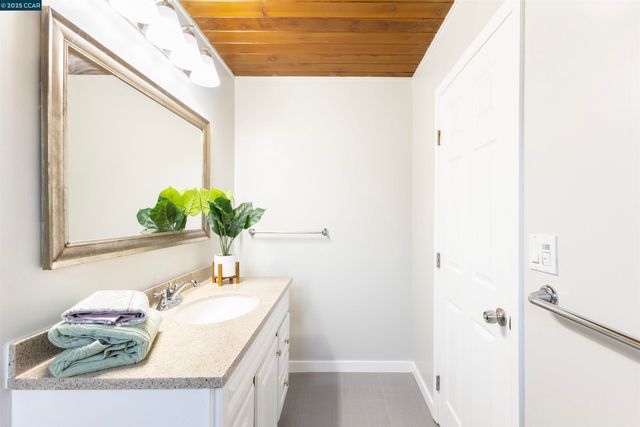 3141 Fairmede Dr, Richmond, CA 94806