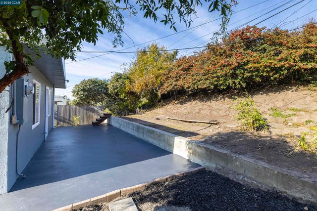 3141 Fairmede Dr, Richmond, CA 94806