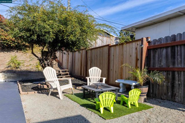 3141 Fairmede Dr, Richmond, CA 94806