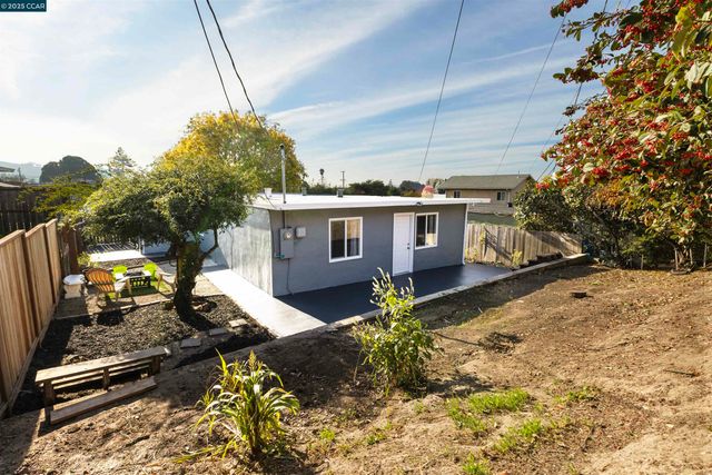 3141 Fairmede Dr, Richmond, CA 94806