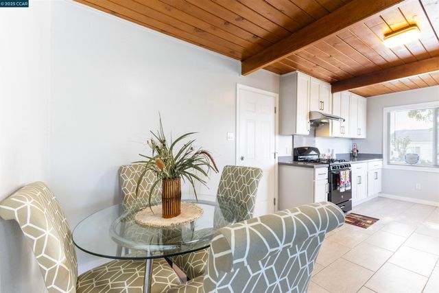 3141 Fairmede Dr, Richmond, CA 94806