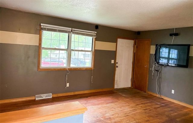 4831 N Manchester Avenue, Kansas City, MO 64119