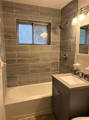 4831 N Manchester Avenue, Kansas City, MO 64119