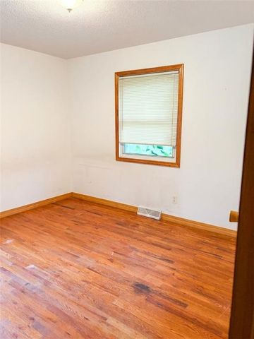 4831 N Manchester Avenue, Kansas City, MO 64119