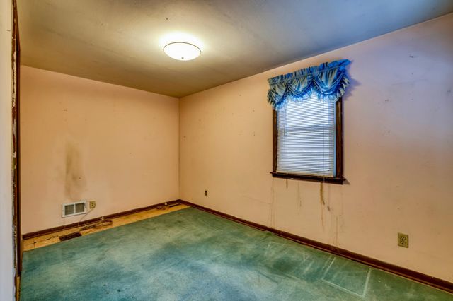 1442 Sandhurst Avenue E, Maplewood, MN 55109