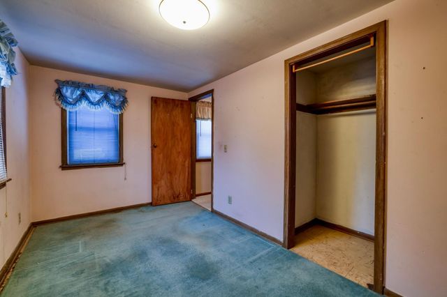 1442 Sandhurst Avenue E, Maplewood, MN 55109