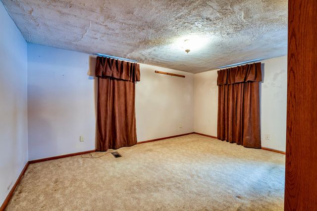 1442 Sandhurst Avenue E, Maplewood, MN 55109