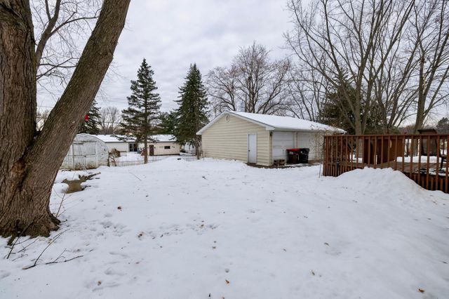 1442 Sandhurst Avenue E, Maplewood, MN 55109