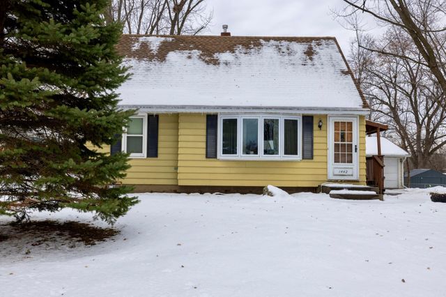 1442 Sandhurst Avenue E, Maplewood, MN 55109