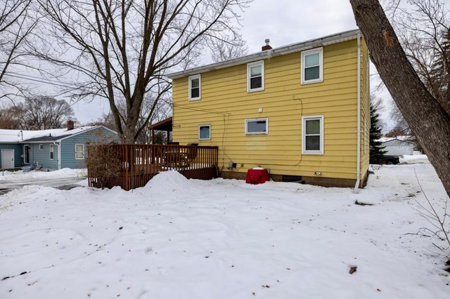 1442 Sandhurst Avenue E, Maplewood, MN 55109