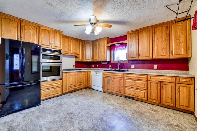 1442 Sandhurst Avenue E, Maplewood, MN 55109