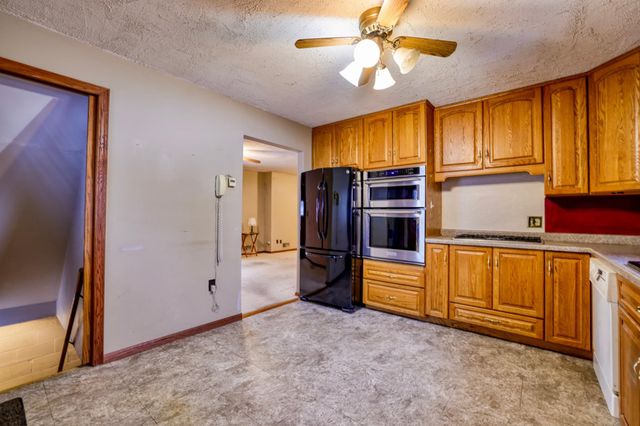 1442 Sandhurst Avenue E, Maplewood, MN 55109