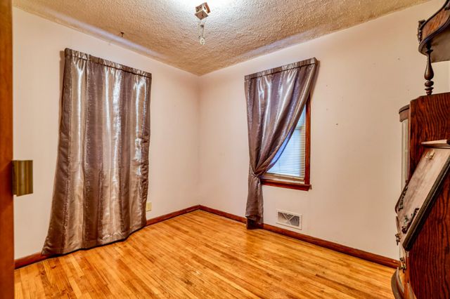 1442 Sandhurst Avenue E, Maplewood, MN 55109