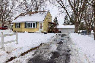 1442 Sandhurst Avenue E, Maplewood, MN 55109