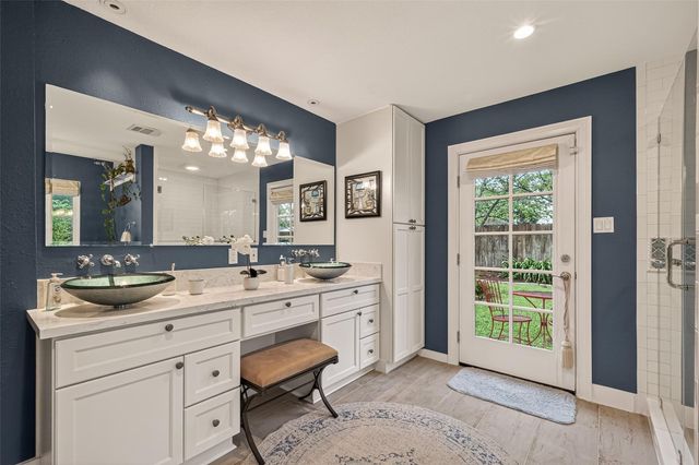 15710 La Cabana Drive, Houston, TX 77062