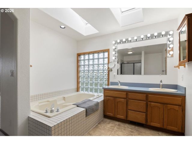 6593 RIPPLING BROOK Dr Se, Salem, OR 97317