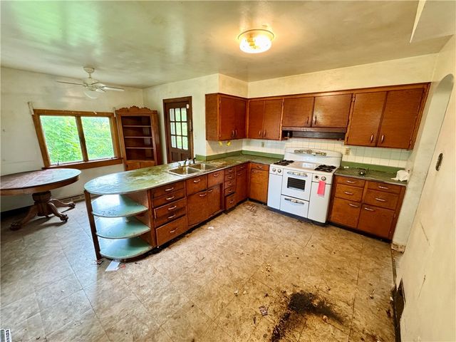 421 Mcgeary Ave, Monessen, PA 15062