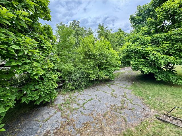 421 Mcgeary Ave, Monessen, PA 15062