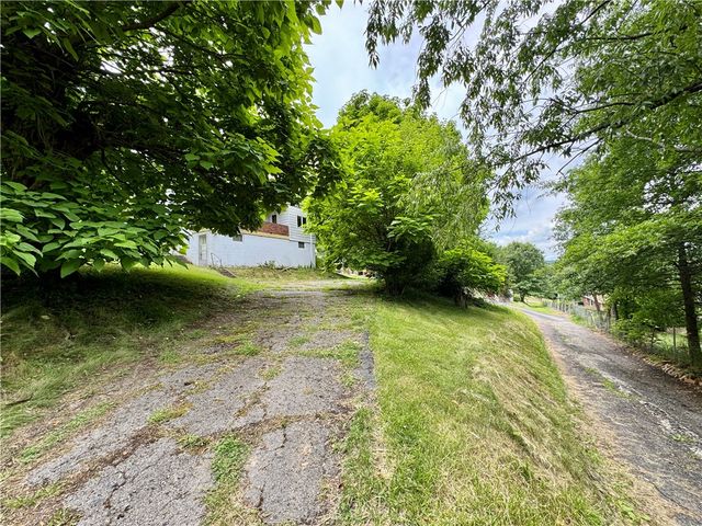 421 Mcgeary Ave, Monessen, PA 15062