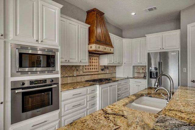 106 Hannah Ln, Boerne, TX 78006