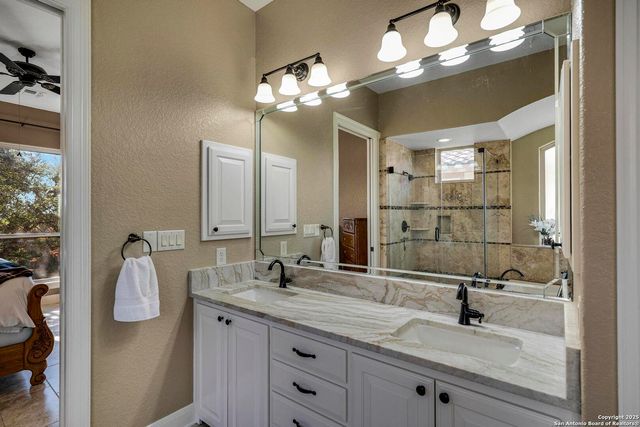 106 Hannah Ln, Boerne, TX 78006