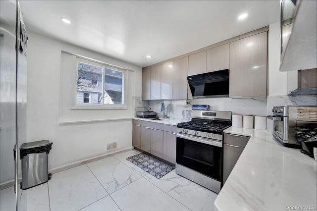 91-04 218th Place, Queens Village, NY 11428