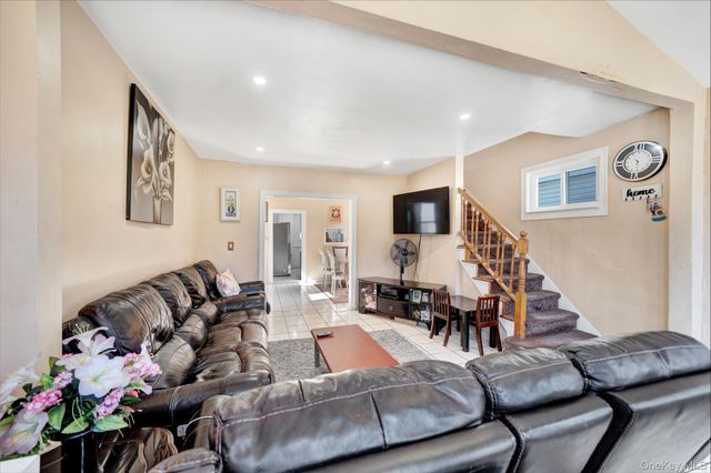 91-04 218th Place, Queens Village, NY 11428