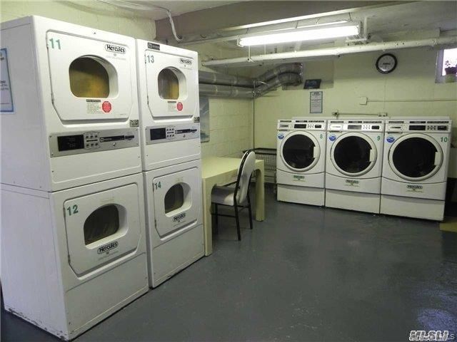 17 Schenck Avenue 3B, Great Neck, NY 11021