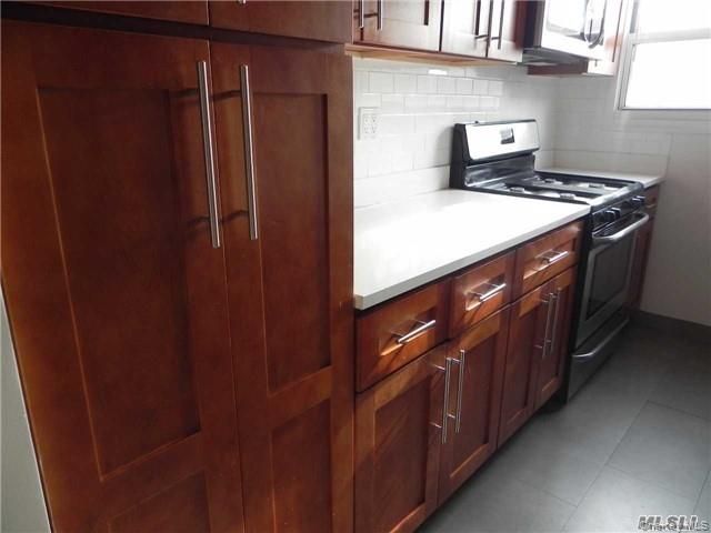 17 Schenck Avenue 3B, Great Neck, NY 11021