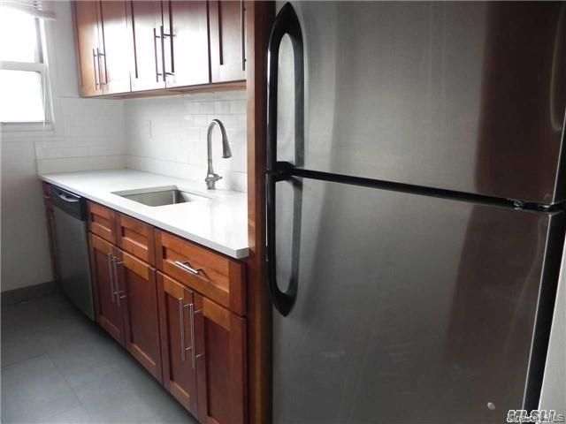 17 Schenck Avenue 3B, Great Neck, NY 11021