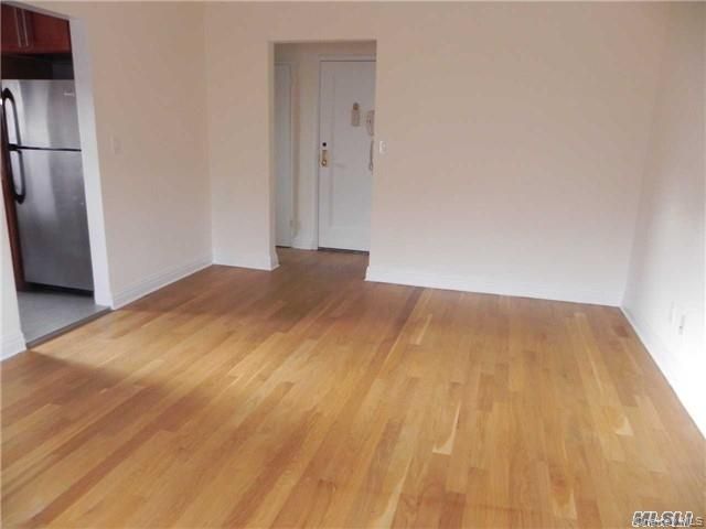 17 Schenck Avenue 3B, Great Neck, NY 11021