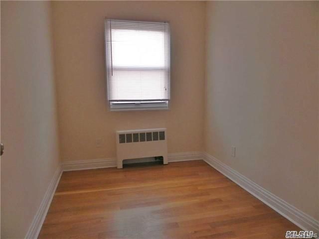 17 Schenck Avenue 3B, Great Neck, NY 11021