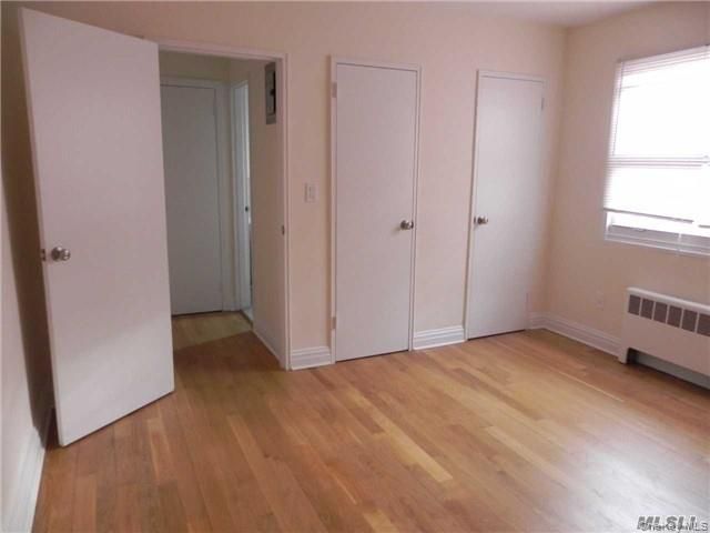 17 Schenck Avenue 3B, Great Neck, NY 11021